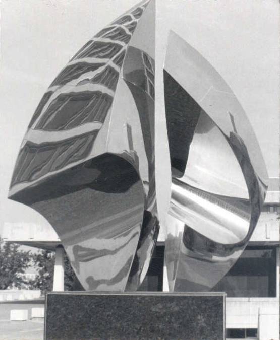 statue